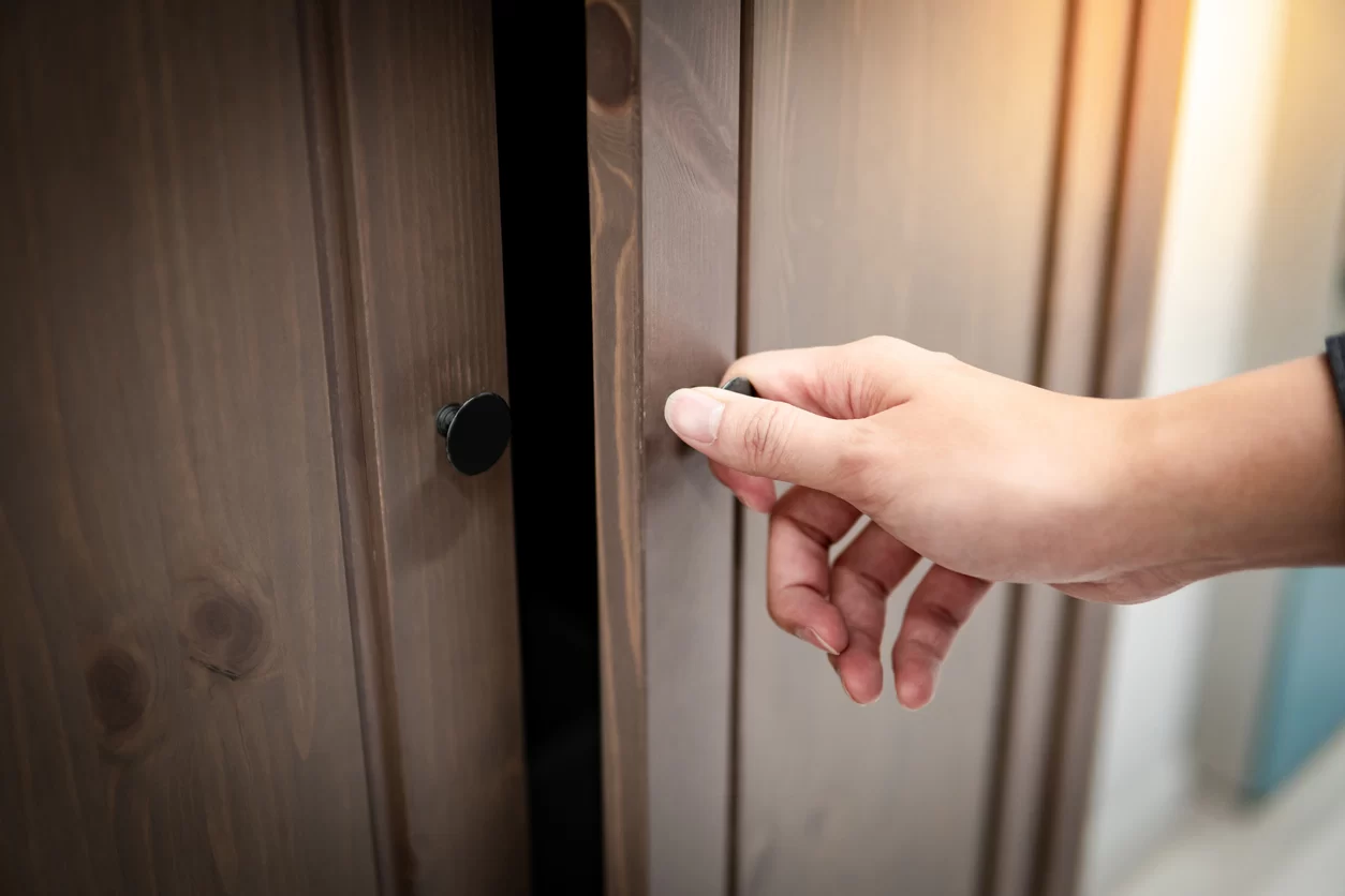 Male hand opening wooden cabinet Looking for a ukulele program